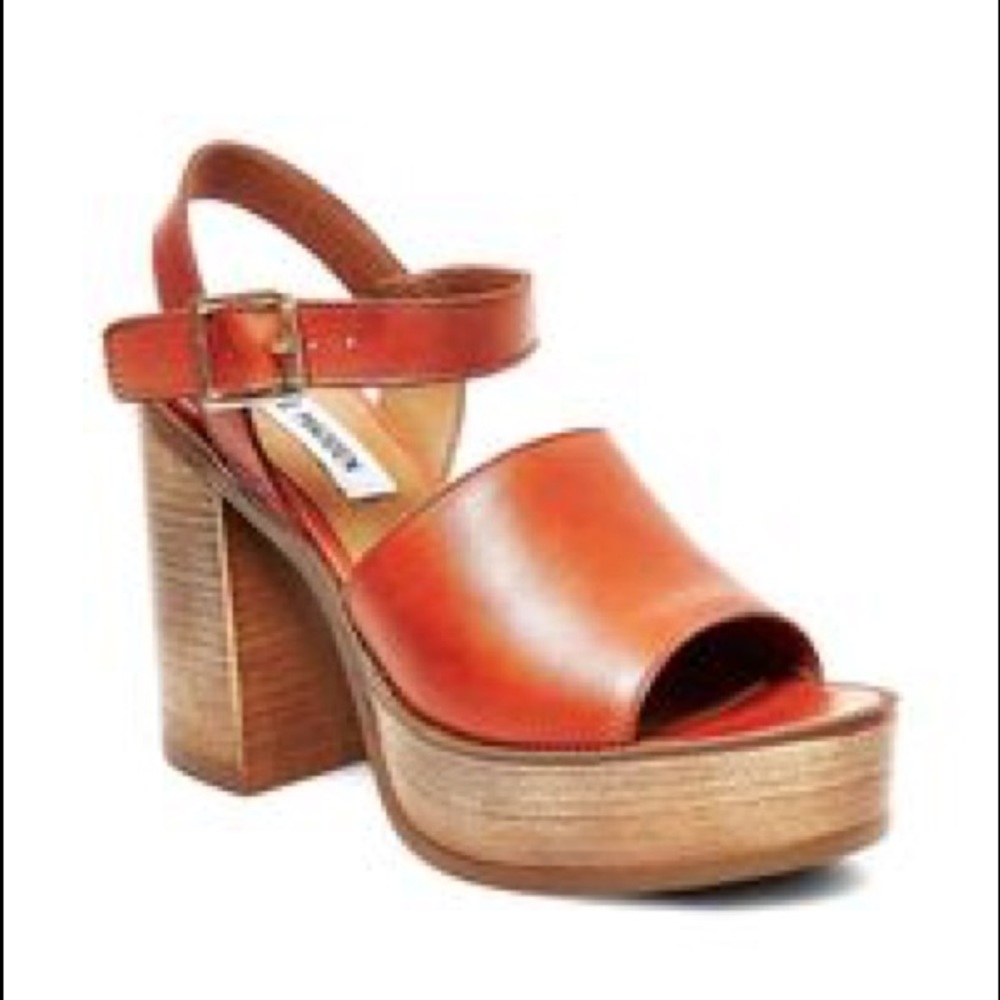 ❤️❤️ISO Steve Madden LEYNA platform heels!!!!!❤️❤️